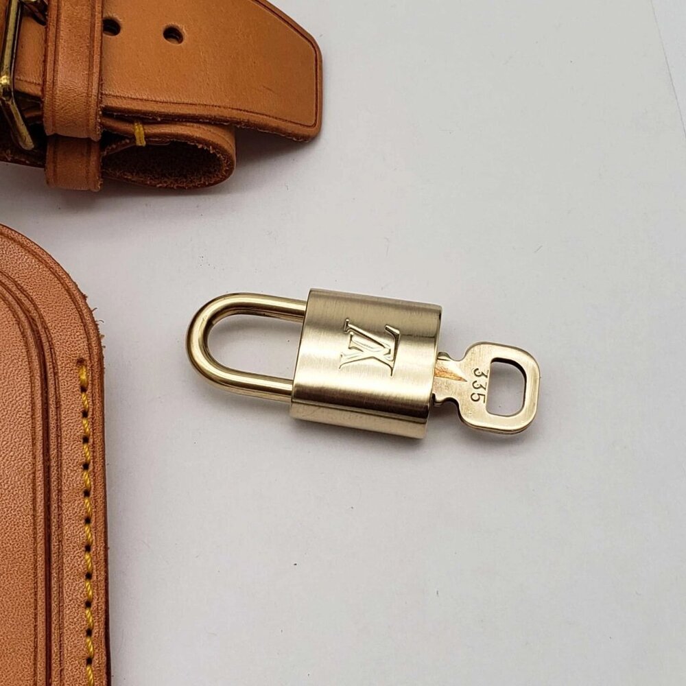Authentic Louie Vuitton Luggage tag/Nametag with Gold Padlock and Key Shiny - Picture 5 of 11